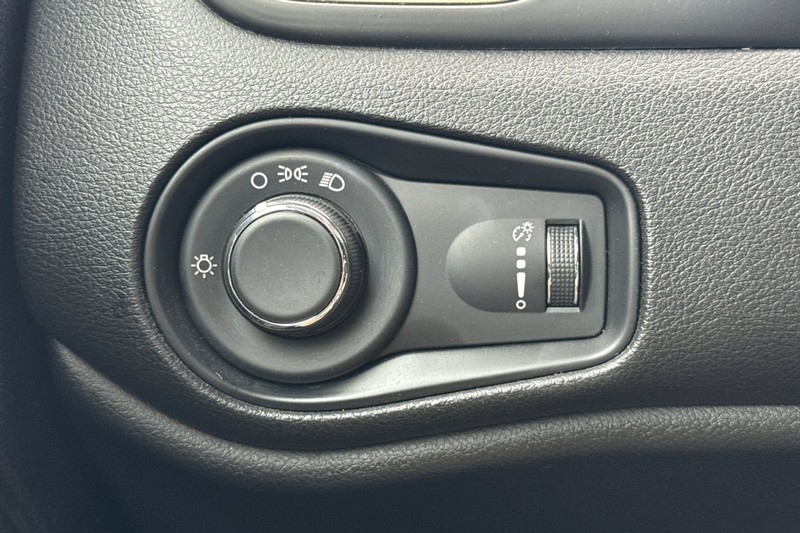 Jeep Renegade Vehicle Full-screen Gallery Image 41