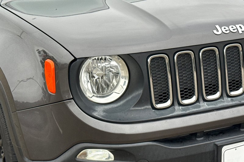 Jeep Renegade Vehicle Full-screen Gallery Image 43