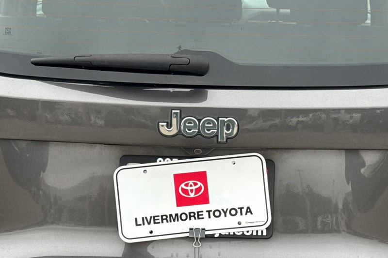 Jeep Renegade Vehicle Full-screen Gallery Image 46