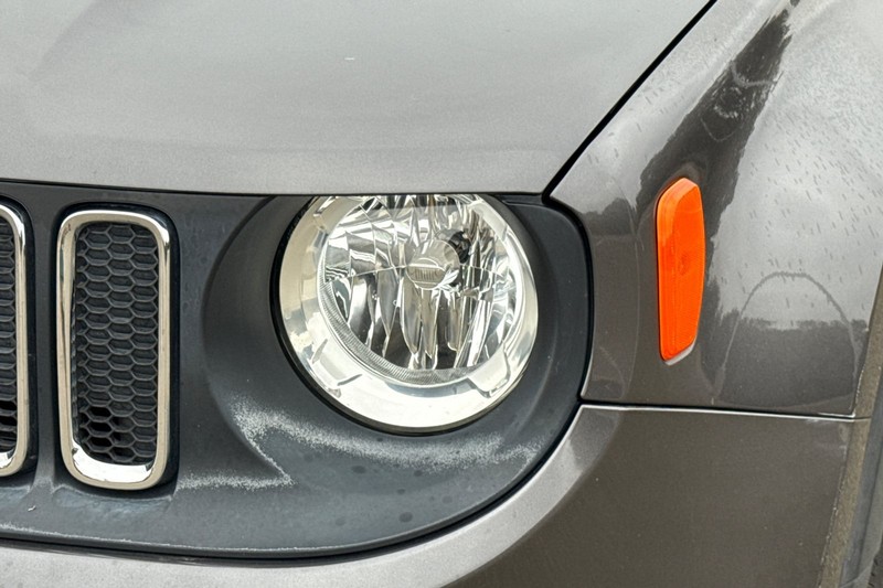 Jeep Renegade Vehicle Full-screen Gallery Image 49