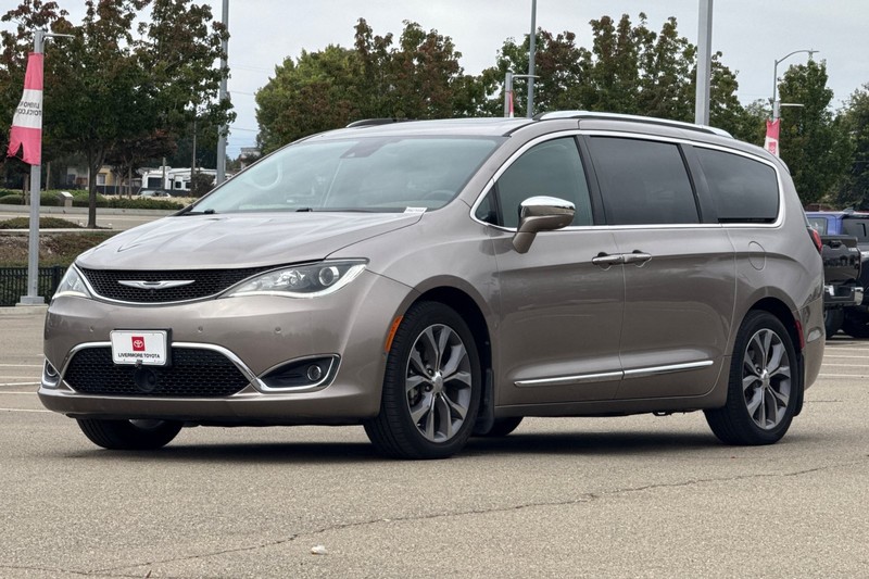 Chrysler Pacifica Vehicle Full-screen Gallery Image 08