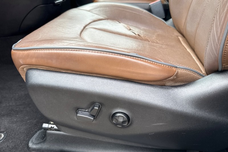 Chrysler Pacifica Vehicle Full-screen Gallery Image 13