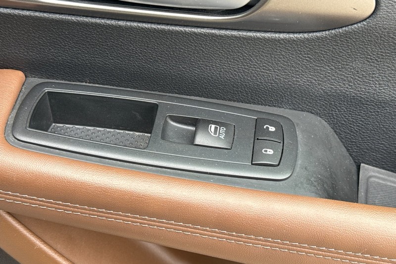 Chrysler Pacifica Vehicle Full-screen Gallery Image 20