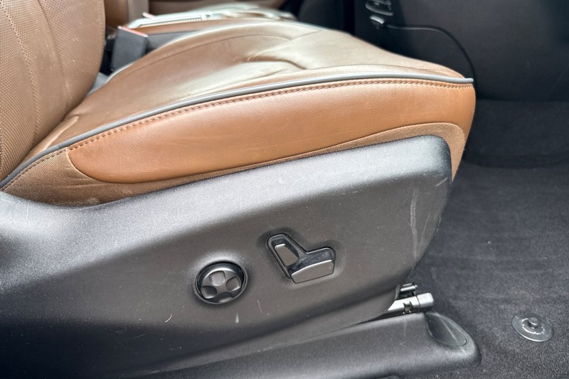Chrysler Pacifica Vehicle Full-screen Gallery Image 21