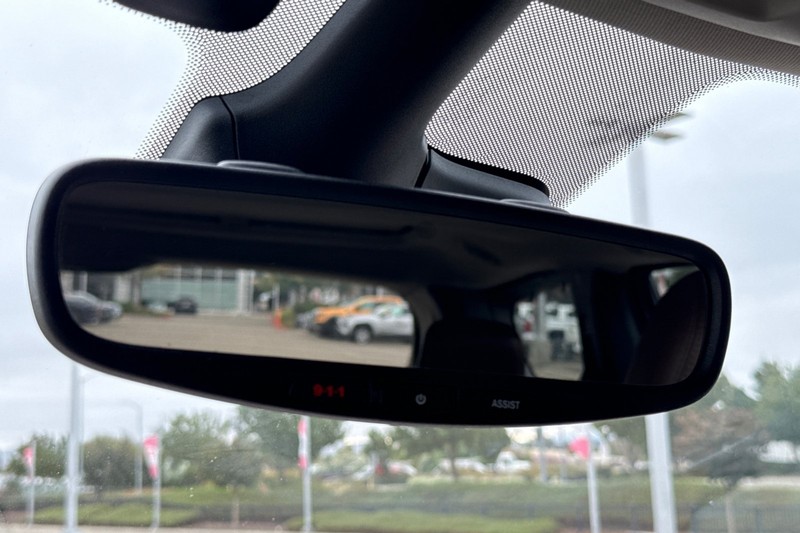 Chrysler Pacifica Vehicle Full-screen Gallery Image 23