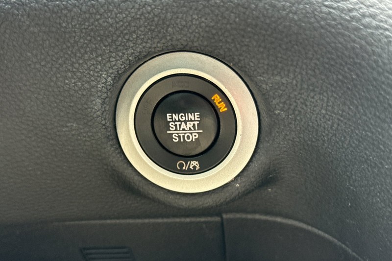 Chrysler Pacifica Vehicle Full-screen Gallery Image 32