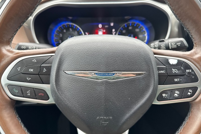 Chrysler Pacifica Vehicle Full-screen Gallery Image 33