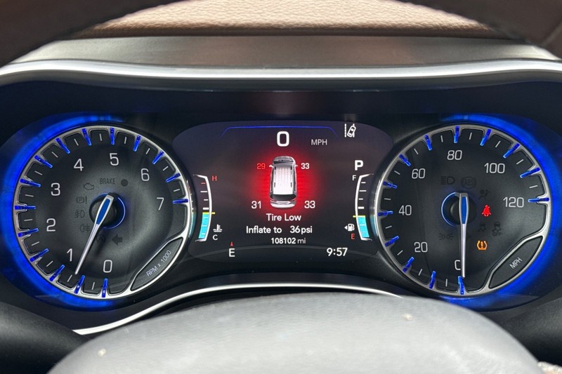 Chrysler Pacifica Vehicle Full-screen Gallery Image 38