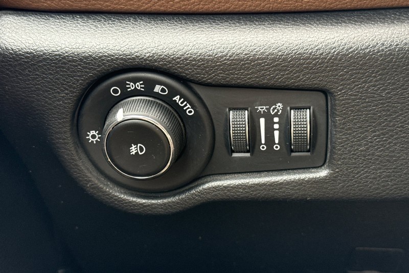 Chrysler Pacifica Vehicle Full-screen Gallery Image 40