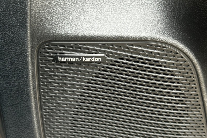Chrysler Pacifica Vehicle Full-screen Gallery Image 41