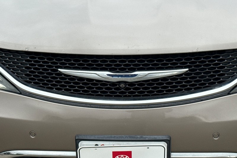 Chrysler Pacifica Vehicle Full-screen Gallery Image 46