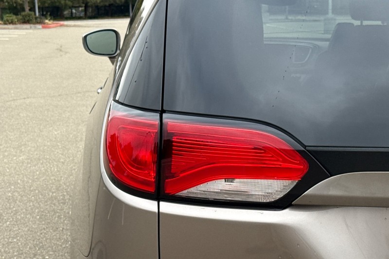 Chrysler Pacifica Vehicle Full-screen Gallery Image 50