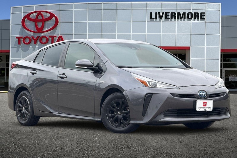 Toyota Prius Vehicle Full-screen Gallery Image 02