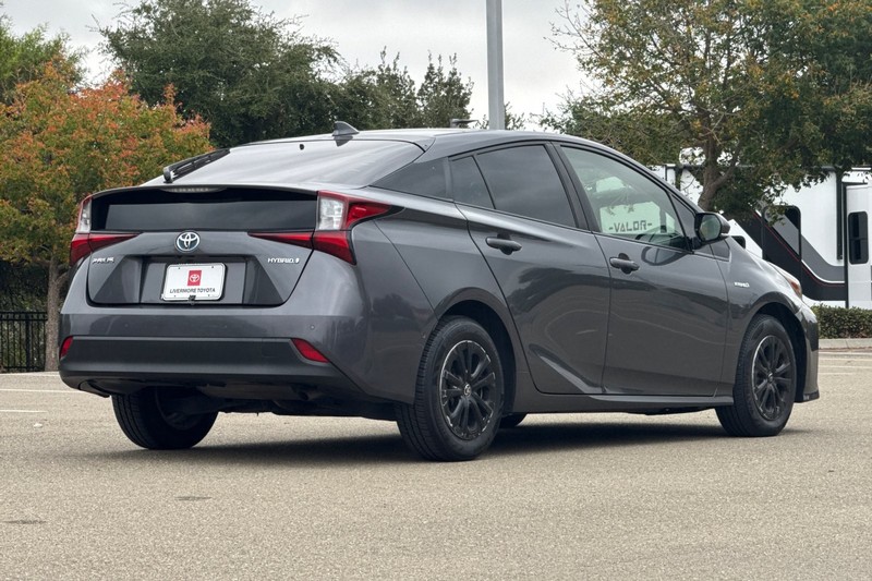 Toyota Prius Vehicle Full-screen Gallery Image 04