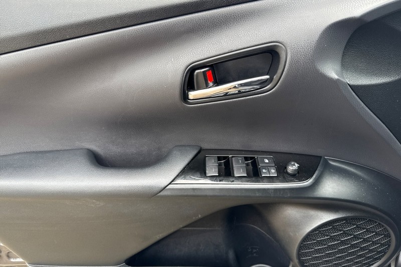 Toyota Prius Vehicle Full-screen Gallery Image 11
