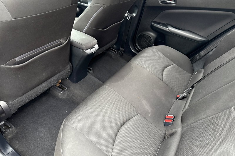 Toyota Prius Vehicle Full-screen Gallery Image 14