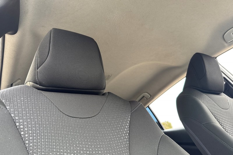 Toyota Prius Vehicle Full-screen Gallery Image 20