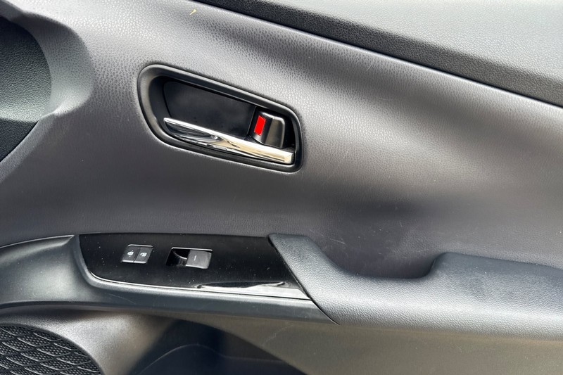 Toyota Prius Vehicle Full-screen Gallery Image 21