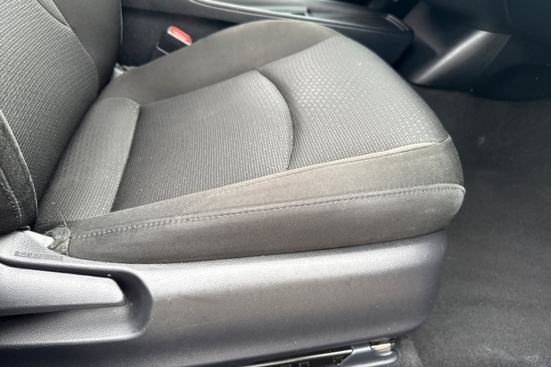 Toyota Prius Vehicle Full-screen Gallery Image 23