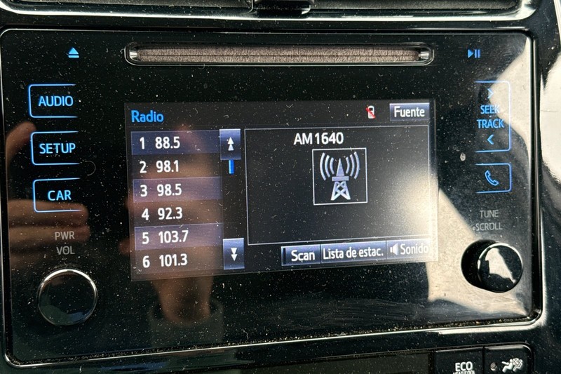 Toyota Prius Vehicle Full-screen Gallery Image 26