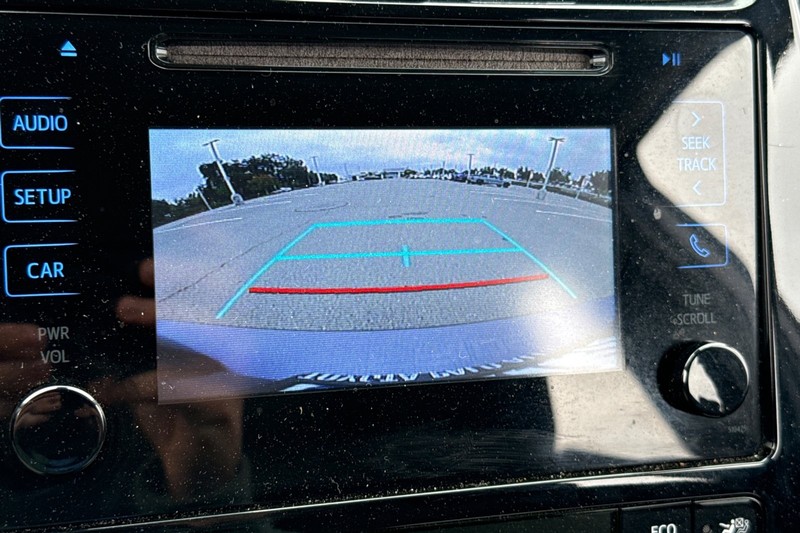 Toyota Prius Vehicle Full-screen Gallery Image 27