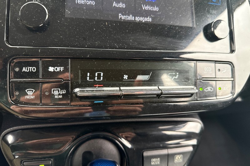 Toyota Prius Vehicle Full-screen Gallery Image 28