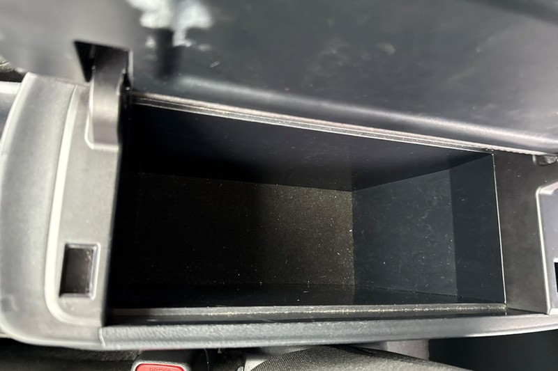 Toyota Prius Vehicle Full-screen Gallery Image 31