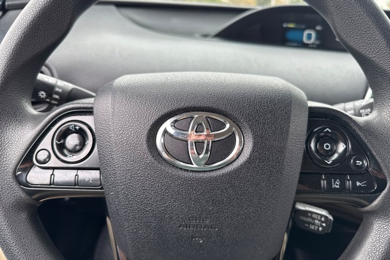 Toyota Prius Vehicle Full-screen Gallery Image 34