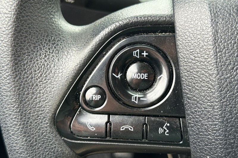 Toyota Prius Vehicle Full-screen Gallery Image 35