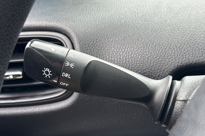 Toyota Prius Vehicle Full-screen Gallery Image 36