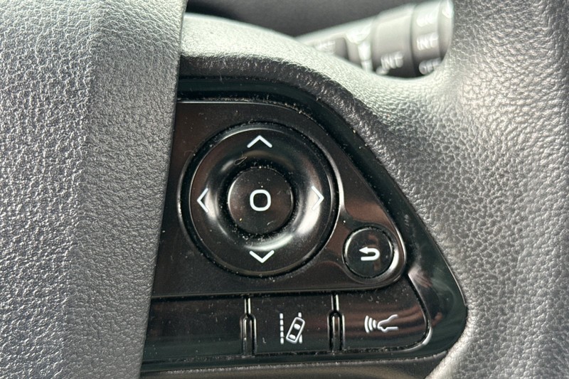 Toyota Prius Vehicle Full-screen Gallery Image 37