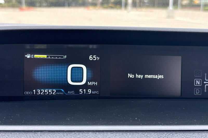 Toyota Prius Vehicle Full-screen Gallery Image 39