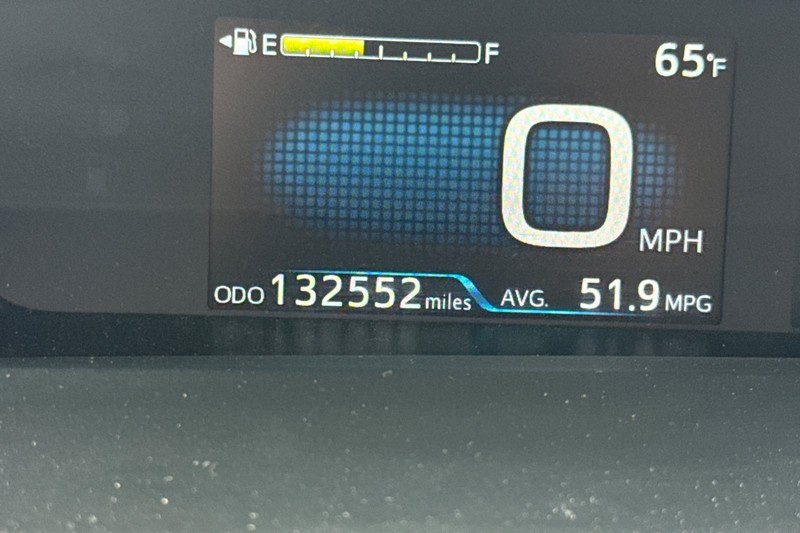 Toyota Prius Vehicle Full-screen Gallery Image 40