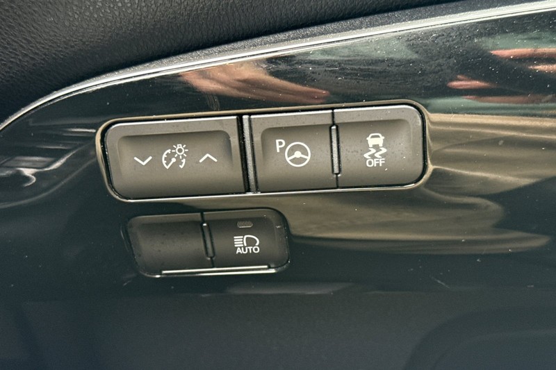 Toyota Prius Vehicle Full-screen Gallery Image 41