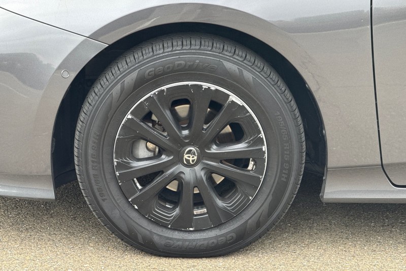 Toyota Prius Vehicle Full-screen Gallery Image 43