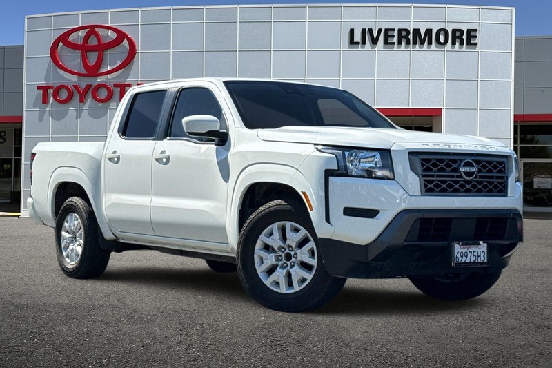Nissan Frontier Vehicle Full-screen Gallery Image 02