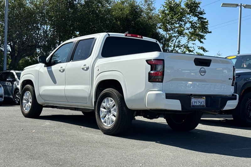 Nissan Frontier Vehicle Full-screen Gallery Image 06