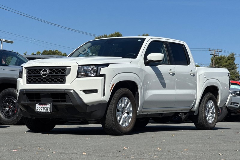 Nissan Frontier Vehicle Full-screen Gallery Image 08