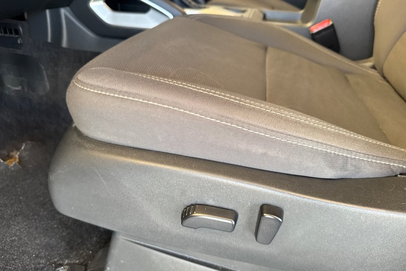 Nissan Frontier Vehicle Full-screen Gallery Image 13