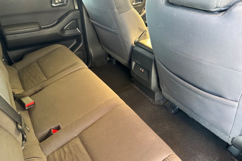 Nissan Frontier Vehicle Full-screen Gallery Image 17