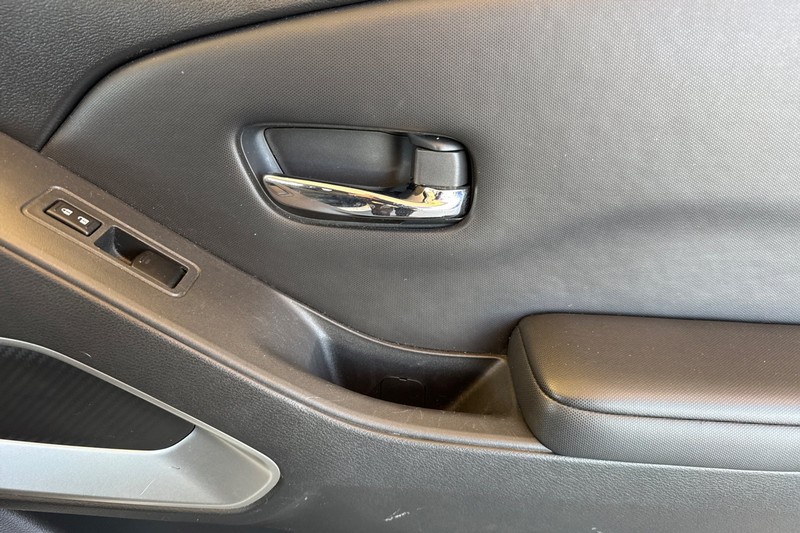 Nissan Frontier Vehicle Full-screen Gallery Image 20