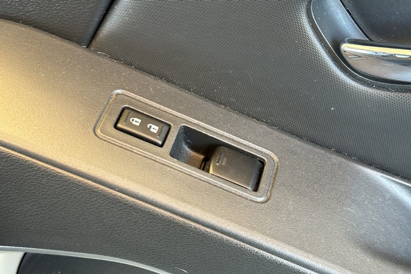 Nissan Frontier Vehicle Full-screen Gallery Image 21