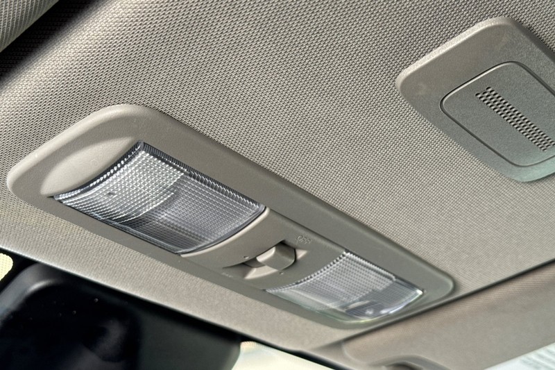 Nissan Frontier Vehicle Full-screen Gallery Image 23