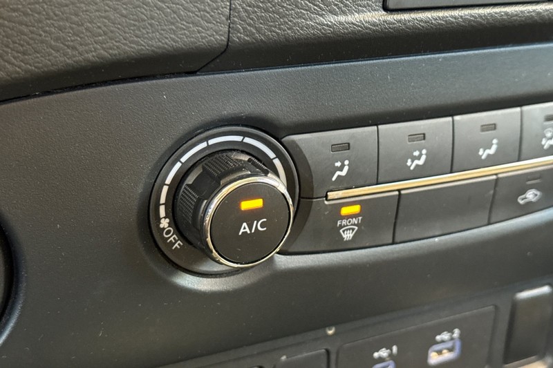 Nissan Frontier Vehicle Full-screen Gallery Image 28