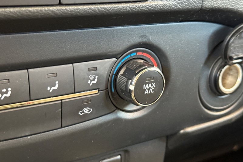 Nissan Frontier Vehicle Full-screen Gallery Image 29