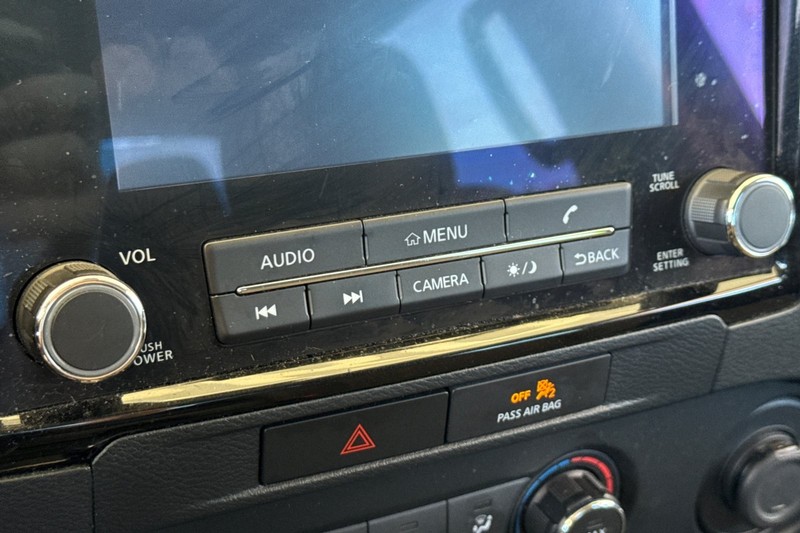 Nissan Frontier Vehicle Full-screen Gallery Image 30