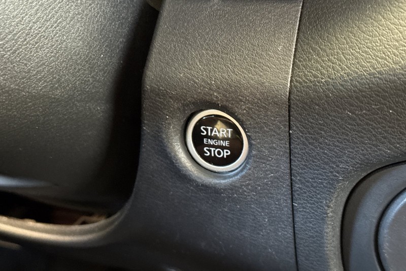 Nissan Frontier Vehicle Full-screen Gallery Image 33