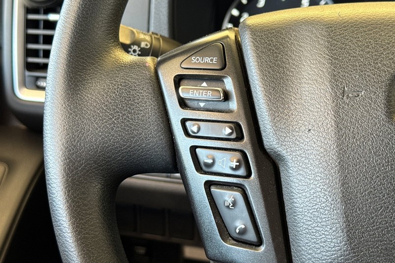 Nissan Frontier Vehicle Full-screen Gallery Image 35