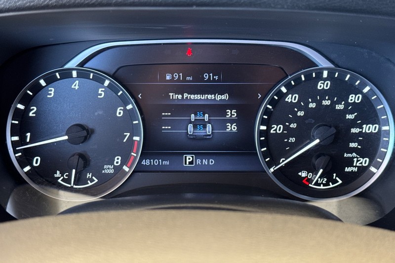 Nissan Frontier Vehicle Full-screen Gallery Image 37