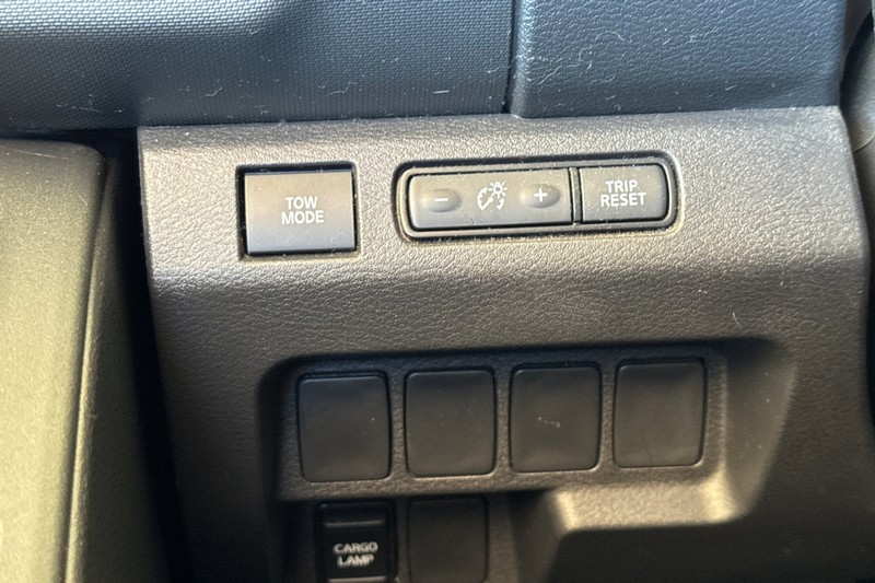 Nissan Frontier Vehicle Full-screen Gallery Image 39